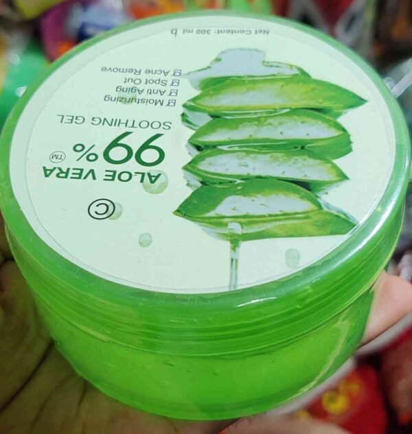 অ্যালোভেরা জেল (Aloe Vera Soothing Gel)।